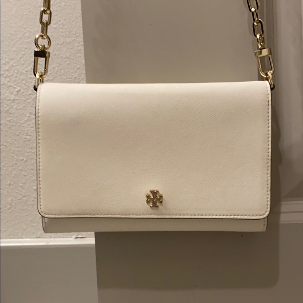 White Tory Burch Robinson wallet on a chain